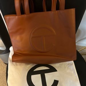 Authentic Telfar Medium Shopping Bag. Clean smoke and pet-free home.